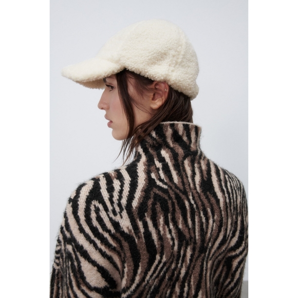 Zara faux shearling cap - Picture 4 of 12